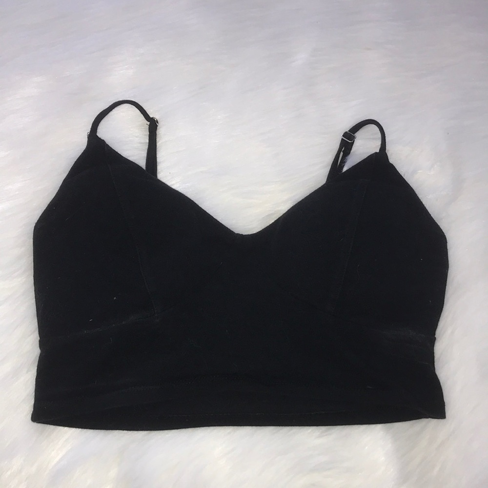 Black Fitted & Cupped Crop Top🌚